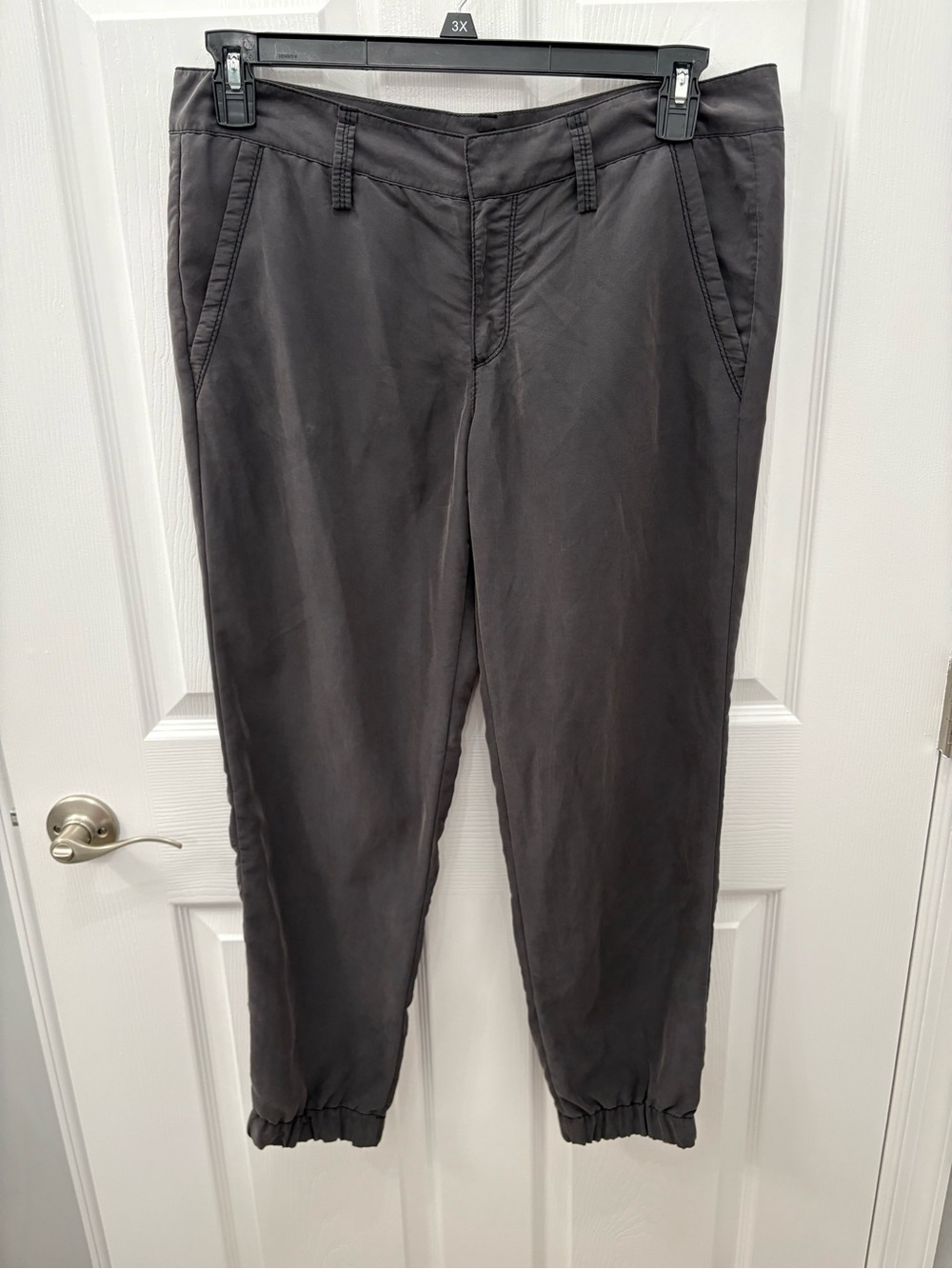 NWOT loft size 6 Casual Jogger Pants in Charcoal Gray